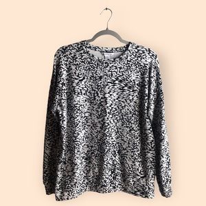 Athleta Balance Printed Pullover Crewneck Sweatshirt Black White Animal Women S